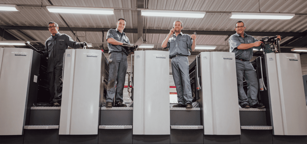 Techniciens Heidelberg sur une imprimante offset