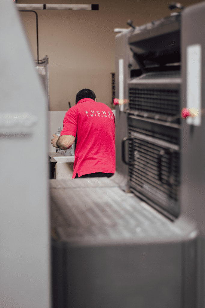 Un employé de chez Fuchey qui travaille